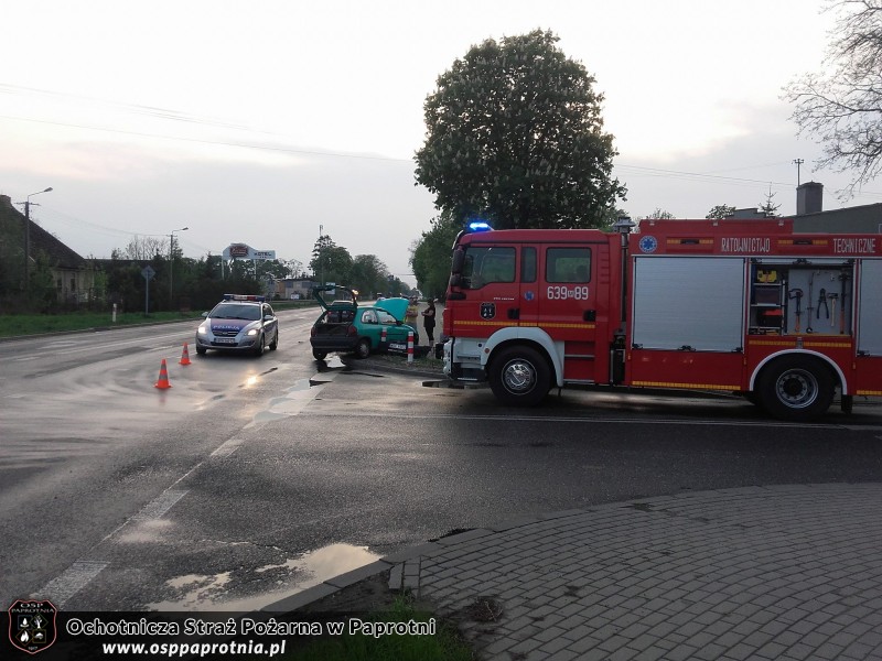 Kolizja w Paprotni na skrzyżowaniu 