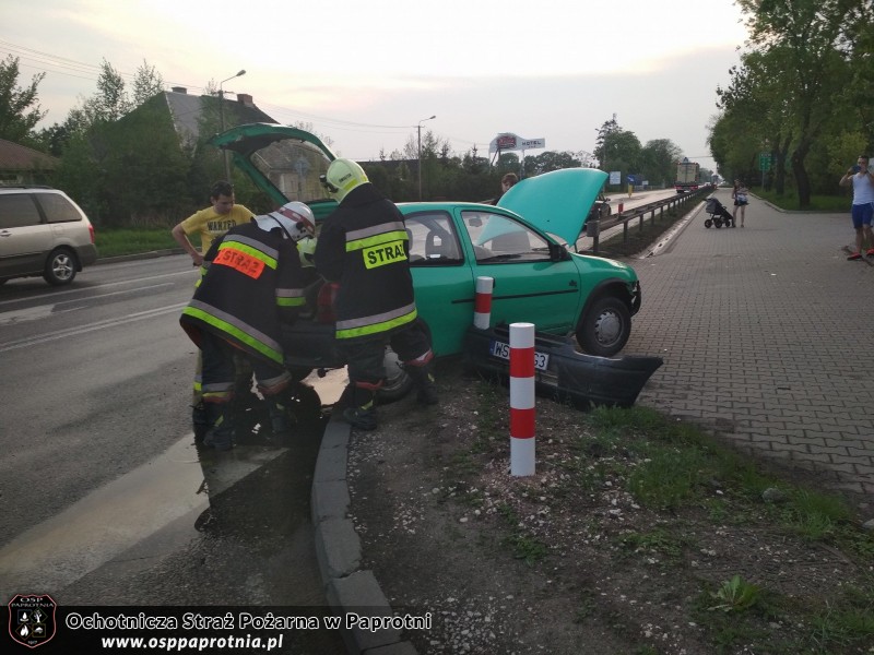 Kolizja w Paprotni na skrzyżowaniu 