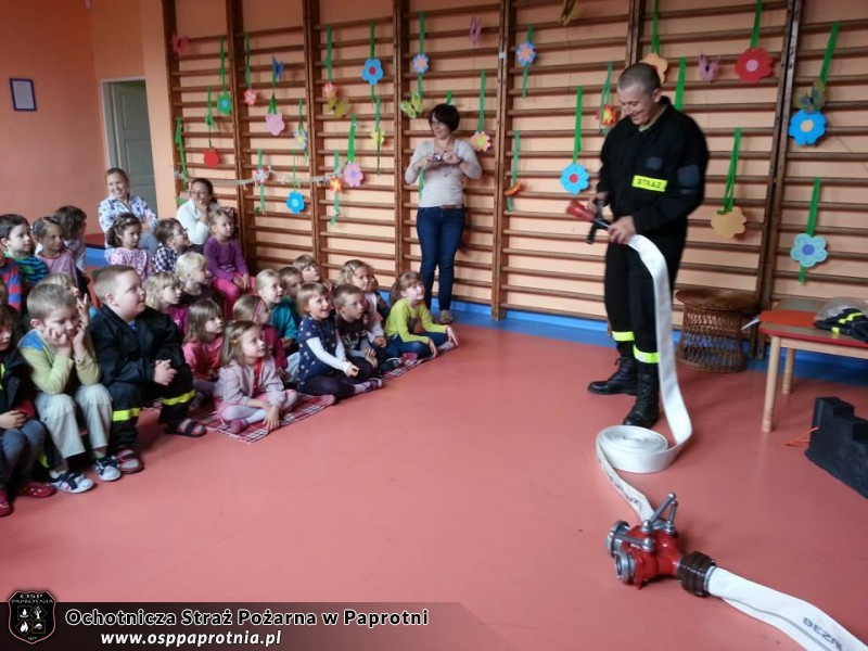 OSP Paprotnia w przedszkolu w Czarnowie