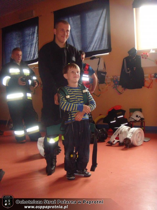OSP Paprotnia w przedszkolu w Czarnowie