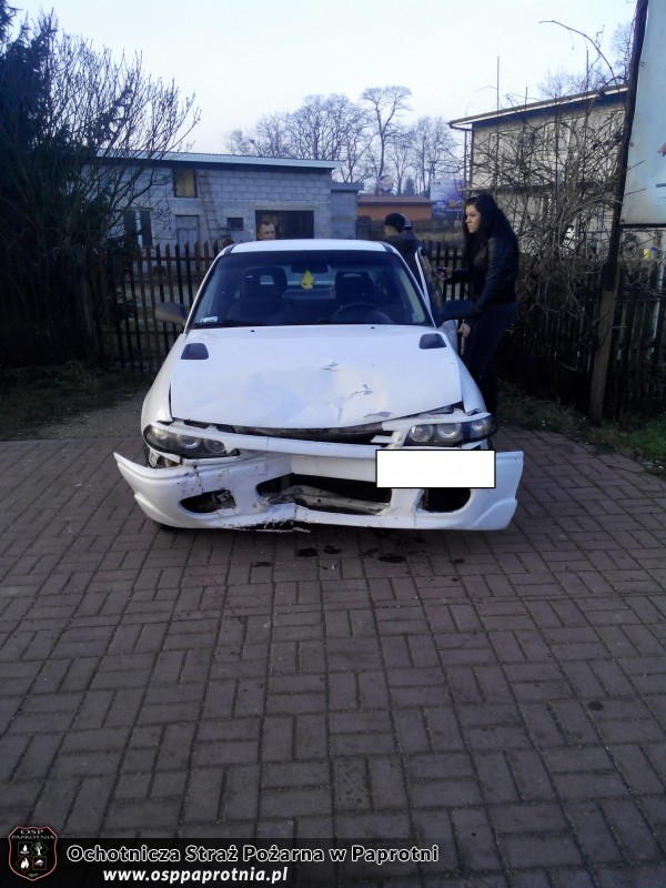 Kolizja drogowa w paprotni